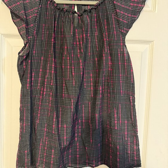 GAP Blouse – Black Gray Magenta Print, Size M, Flutter Sleeve, Lightweight - Picture 3 of 4
